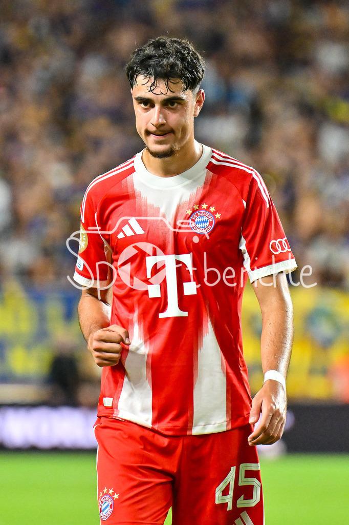FC Bayern München - Boca Juniors | die Spieler des FC Bayern freuen sich ueber den Sieg gegen die Boca Juniors / FIFA Club World Cup: FC Bayern Muenchen - Boca Juniors, Hard Rock Stadium am 20.06.2025 / NOT FOR SALE IN USA / Aleksandar PAVLOVIC (FC Bayern Muenchen 45) / Einzelfoto / Freisteller