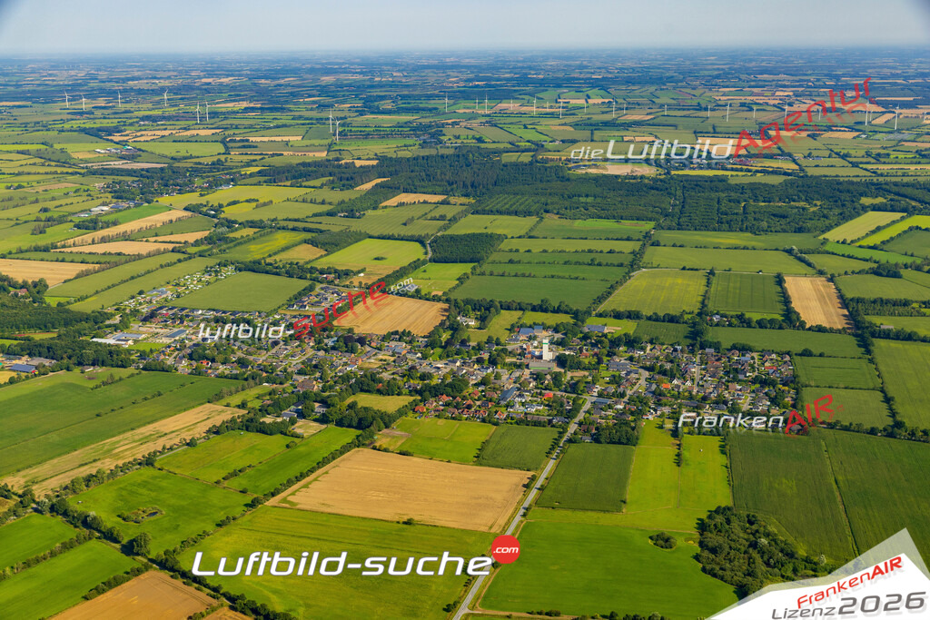 Neue Luftbildaufnahme der Stadt Medelby - Das Luftbild wurde 2025 vom UL-Flugzeug heraus erstellt ( keine Drohnenaufnahme ) - Hochauflösende Luftaufnahme - für Wandbilder und großformatige Ausdrucke geeignet. Das besondere Geschenk!Hier alle&nbsp;Infos zur Lizenzierung der LuftaufnahmeWir fliegen auch dieses Jahr wieder in Ihre Region um Luftbilder zu erstellen.- Luftbild anfragen