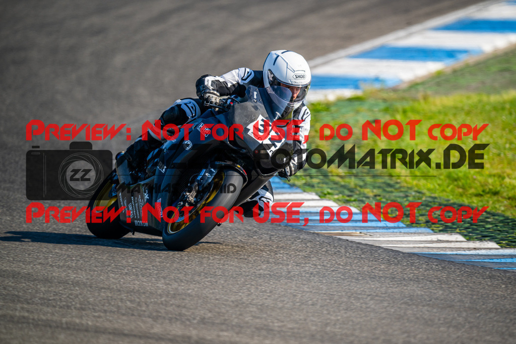 MaZZes_FotoMatrix_240520_6007705_2108 | ROT