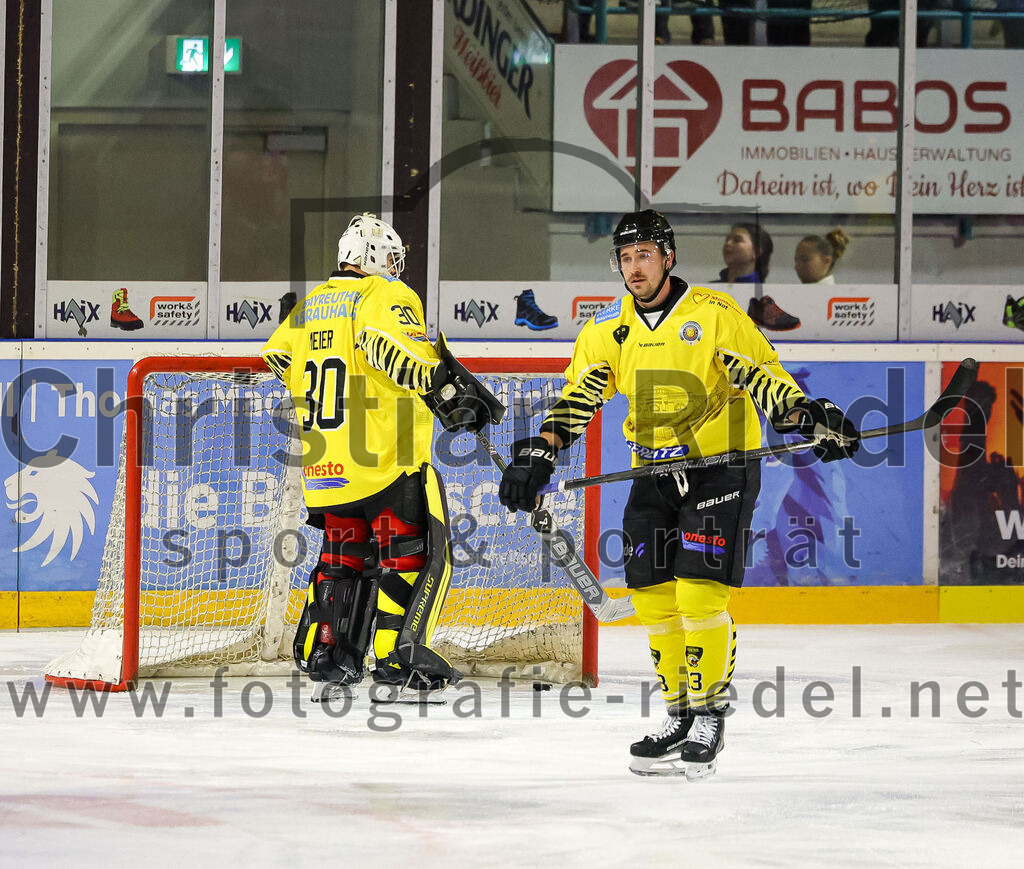 2025-10-10_049_TSV_Erding_gegen_onesto_Tigers_Bayreuth | Erding, Deutschland, 10.10.2025:Eishockey, Oberliga Süd 2025 / 2026, 7. Spieltag, TSV Erding gegen onesto Tigers Bayreuth, Endergebnis: 2:5Torwart Maximilian Meier (onesto Tigers Bayreuth, #30)Foto: Christian Riedel / fotografie-riedel.net