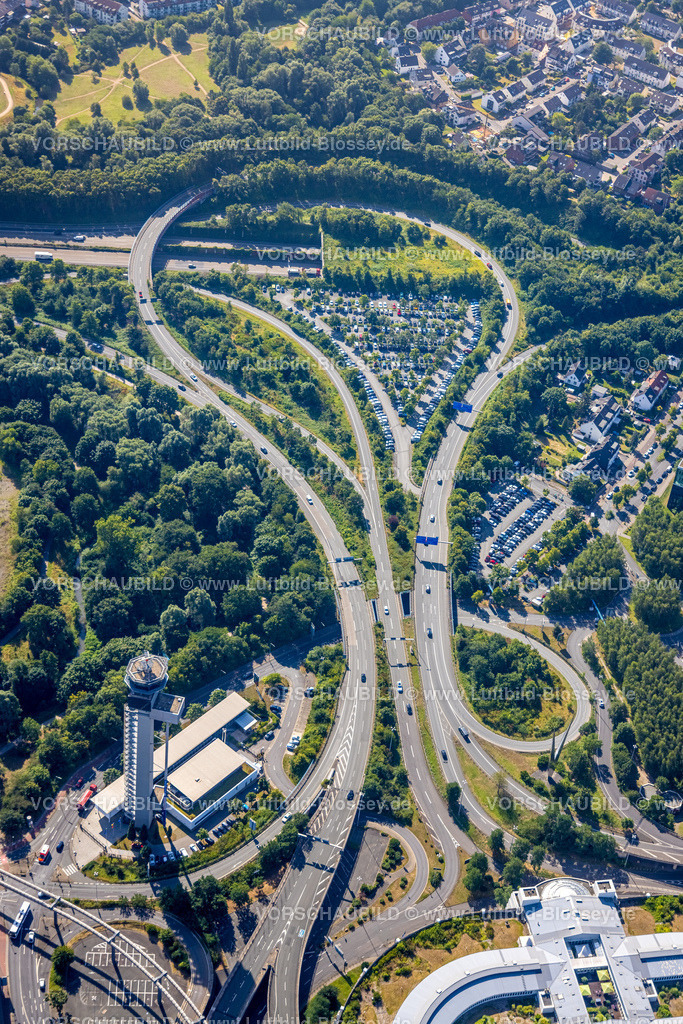 Duesseldorf220700446 | Luftbild, Zubringer von der A44 zum Flughafen Düsseldorf mit Parkplatz P23 Flughafen Düsseldorf, Turm der DFS Deutsche Flugsicherung GmbH, Unterrath, Düsseldorf, Rheinland, Nordrhein-Westfalen, Deutschland