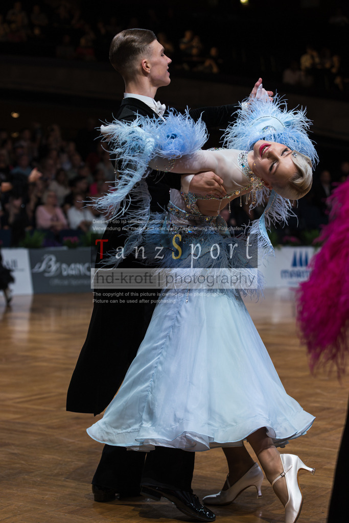 20250820_WDSF Standard Rising Stars R3-3424 | Tanzsportbilder, Standardtanz, Lateintanz, WDSF, DTV, LTVB, dancecomp, goc, hessen tanzt, blaues band der spree, walzer, tango, wiener walzer, slowfox, quickstepp, samba, rumba, cha-cha-cha, paso doble. jive, hd-kroft photography, turniertanzsport
