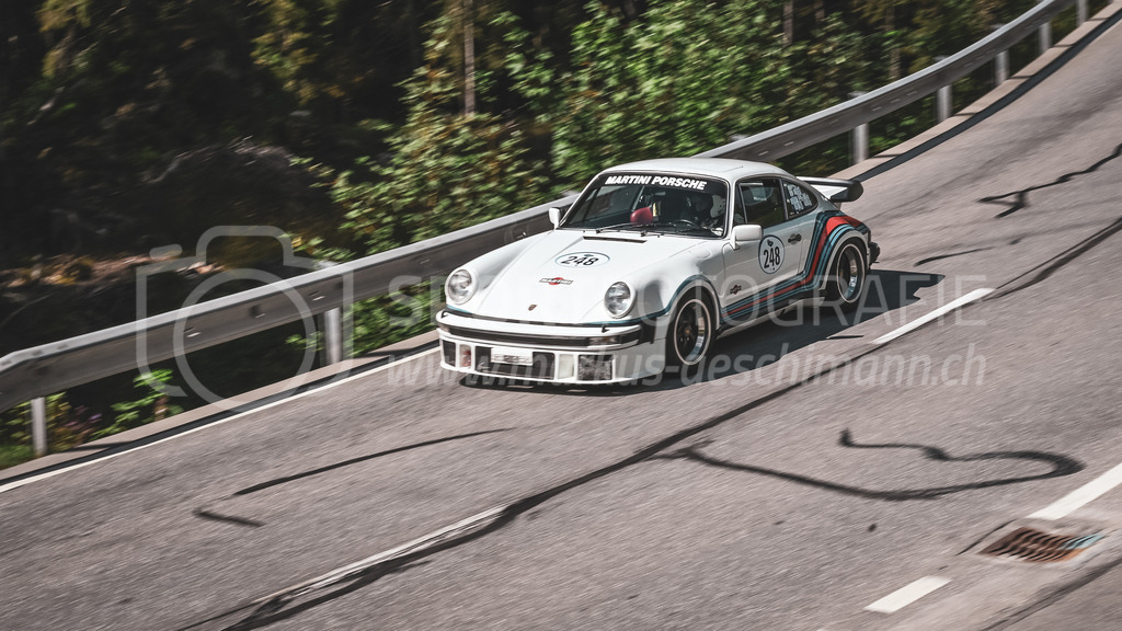 19. Arosa ClassicCar 2023 - 2. September 2023 | 19. Arosa ClassicCar 2023
Arosa, Schweiz
Seglias Patric aus Domat-Ems mit der Startnummer 248 in einem Porsche 930 Martini-Turbo, Jahrgang 1977, in der Klasse Classic Trophy.
@arosaclassiccar, @arosa.official, #arosaclassiccar, #arosa, #76curves, #classiccar
Bild: Sportfotografie Markus Aeschimann | www.markus-aeschimann.ch - Realisiert mit Pictrs.com