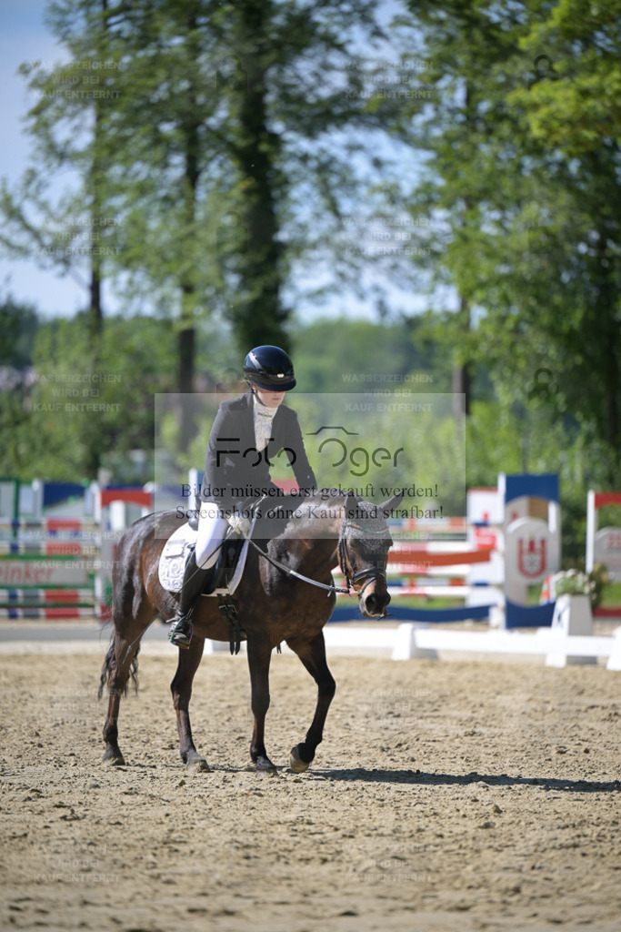 DOS_2222 | Entdecke hochwertige Reitturnierfotos von Foto Oger. Professionell, emotional und authentisch – jetzt Lieblingsmomente im Shop bestellen. - Realisiert mit Pictrs.com