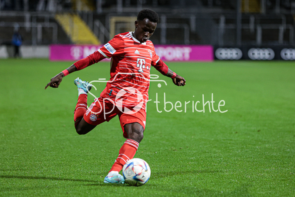 FC Bayern Amateure - 1. FC Nuernberg II | Mamin SANYANG (FCB #26) am Ball