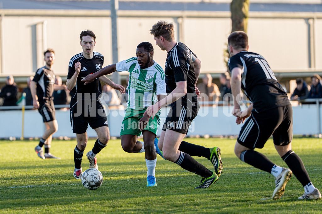Fußball I Herren I Saison 2025-2026 I Bezirksliga Weser-Ems 4 I 15. Spieltag I TuS Lutten - GW Brockdorf I 07966 | jns.sportfotos - Realisiert mit Pictrs.com