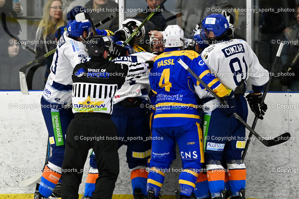 1. EHC Althofen vs. ESC Sparkasse Steindorf  | #81 Cimzar Tadej ESC Steindorf, #43 Oraze Martin ESC Steindorf, Faustkampf, #57 Wilfan Franz ESC Steindorf, #47 Rainer Michael EHC Althofen, #92 Ratz Patrick ESC Steindorf, #58 Goritschnig Martin EHC Althofen, #4 Rassl Benjamin EHC Althofen, 1. EHC Althofen vs. ESC Sparkasse Steindorf , 1. EHC Althofen vs. ESC Sparkasse Steindorf  am 08.03.2026 in Althofen (Stadthalle Althofen), Austria, (Photo by Bernd Stefan)