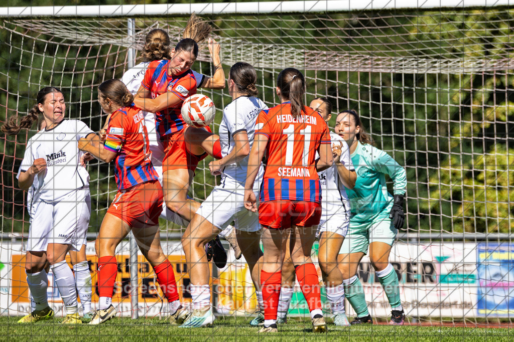 20260906_115100_0091-Bearbeitet_(c)_by_PhotoPeet | #,1.FC Donzdorf (weiß) vs. 1.FC Heidenheim 1846 (rot), Fußball, Frauen-Verbandspokal Gruppe 2, 2. Runde, Saison 2026/2027, Rasenplatz Lautertal Stadion, Süßener Straße 16, 73072 Donzdorf, 06.09.2026 - 11:00 Uhr,Foto: PhotoPeet / Sport- &amp; Eventfotografie / Peter Harich