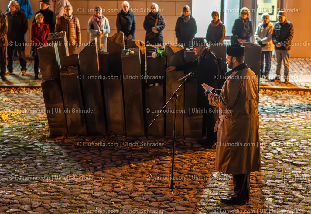 10049-13053 - Gedenkveranstaltung in Halberstadt | Stockfoto und Bilderpool mit Bildmaterial aus Deutschland, dem Harz, Halberstadt, Quedlinburg, Wernigerode und weltweit. Qualitativ hochwertige und professionelle Fotos anschauen und kaufen. - Realisiert mit Pictrs.com