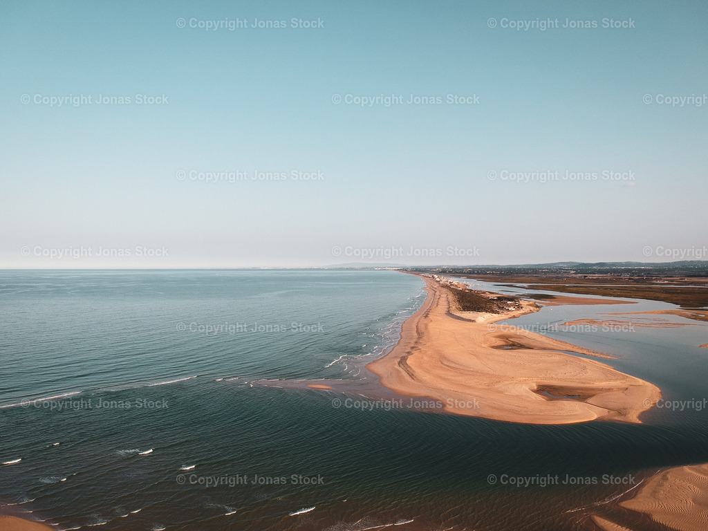 The Home Bank | Drone shot of the very end of Faro beach, which I was lucky enough to call home for a while.  - Realisiert mit Pictrs.com