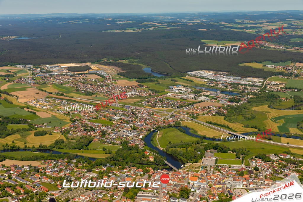 Das Luftbild zeigt : Mitterdorf Roding - Die Luftaufnahme wurde 2024 vom UL-Flugzeug aus erstellt ( keine Drohne ) - Hochauflösende Luftaufnahme - Für grossformatige Ausdrucke geeignet. Die Geschenkidee !Mit Lizenz und Bildrechte bestellbar