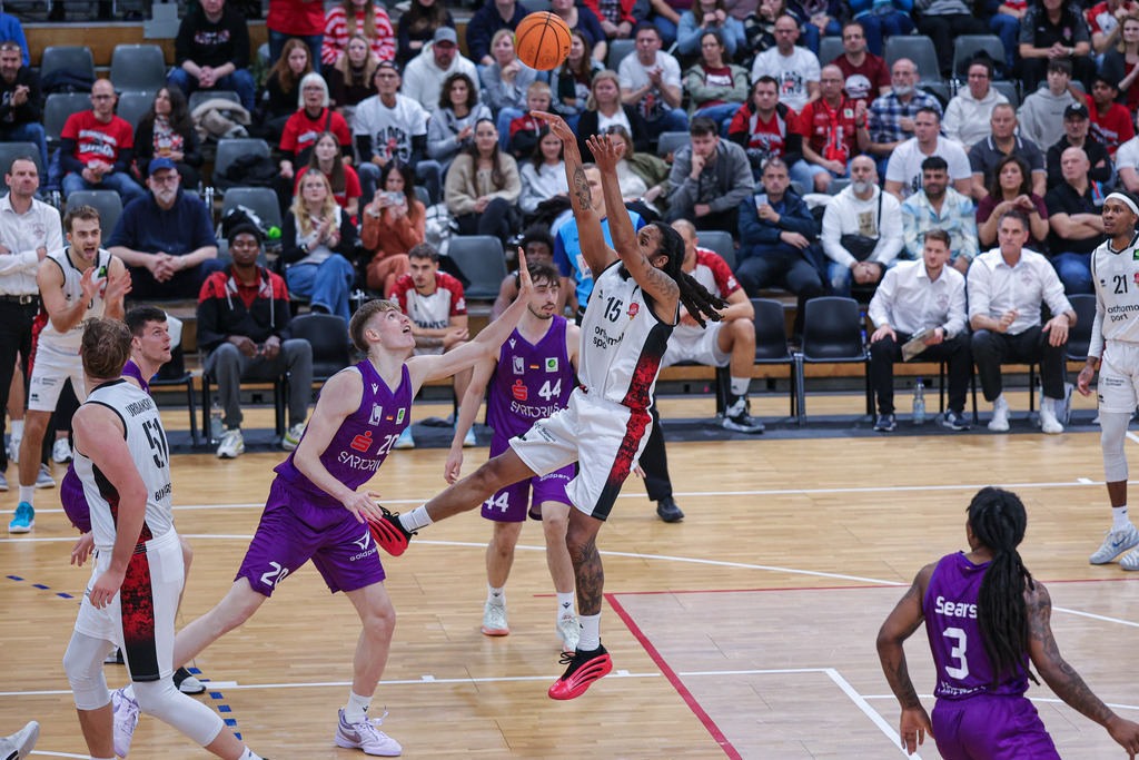 Pro A BAYER GIANTS vs BG Göttingen-24 | Fotos von Basketballspielen aus dem Raum NRW fotografiert von Gero Mueller-Laschet und Daniel Schaefer - Realisiert mit Pictrs.com