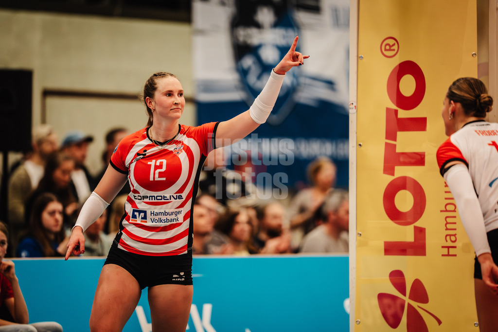 Volleyball | Frauen | Saison 2025/2026 | Volleyball Bundesliga | ETV Hamburger Volksbank Volleys vs. Binder Blaubären TSV Flacht | 06.12.2025 | Hannah Ammerman (#12, ETV Hamburger Volksbank Volleys) jubelt