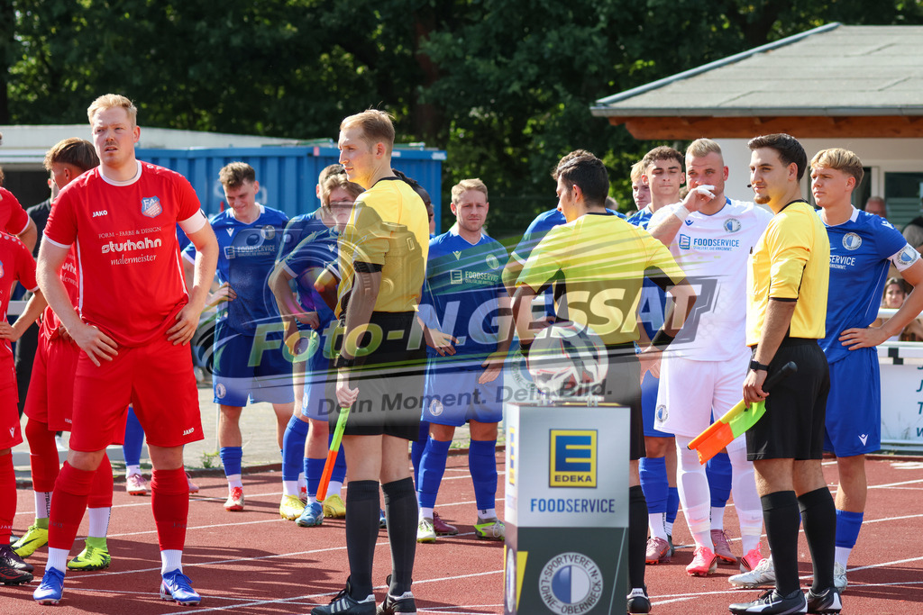 TuS Bardüttingdorf - TuRa Löhne | Auf dem Bild zu sehen: EinlaufenSV Löhne-Obernbeck, SG FA Herringhausen/Eickum, Saison 26/27, Fistelmann SuperCup - Realisiert mit Pictrs.com