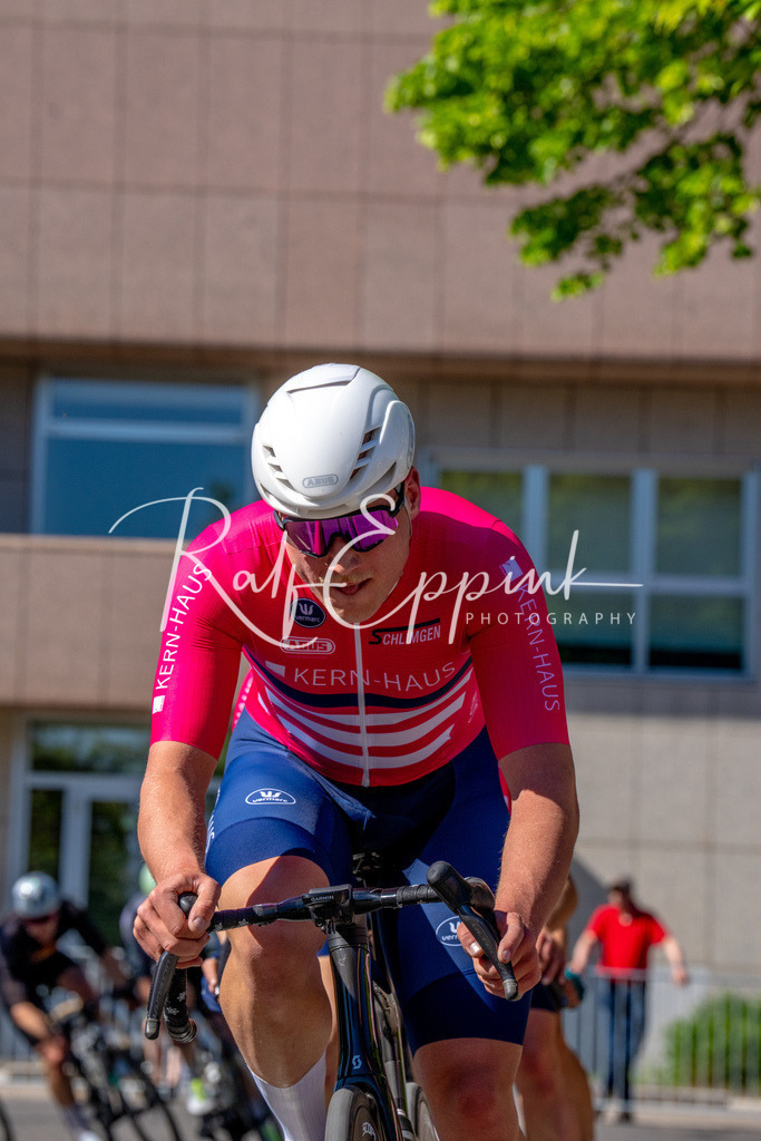 Spurt in den Mai 2026 - Großer Preis der Sparkasse Neuss | Annual one-day road cycling race "Großer Preis der Sparkasse Neuss" held in Büttgen, Germany, organized by VfR Büttgen 1912 e.V. The event features multiple races across all age categories from U11 youth to Elite men. - Realisiert mit Pictrs.com
