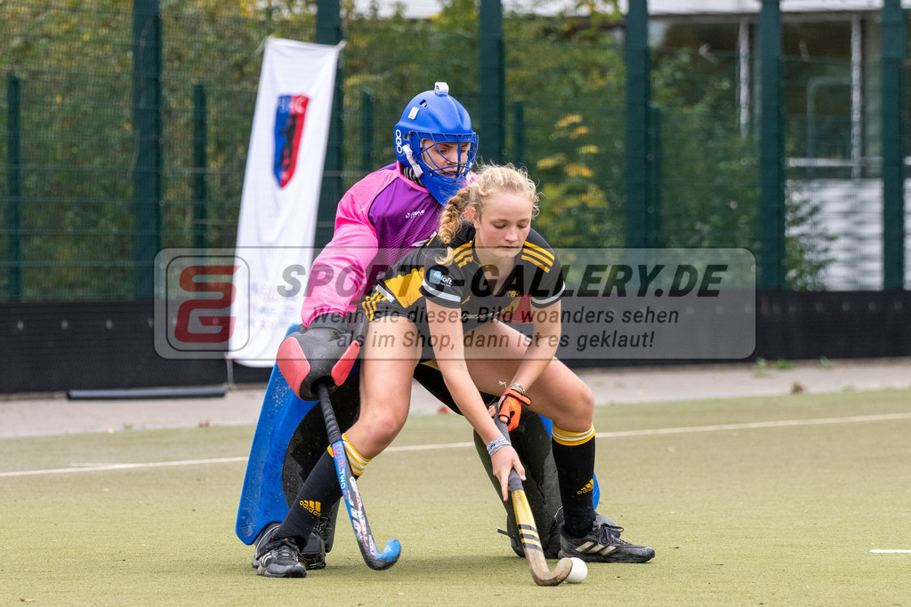 SFE_20231022_0176 | Deutsche Meisterschaft Weibliche U16 Finale Berliner HC - Harvestehuder THC am 22.10.2023 in Köln (Düsseldorfer Hockeyclub 1905 e.V.), Photo: Stephan Fehrmann 2023 (Sports-Gallery)