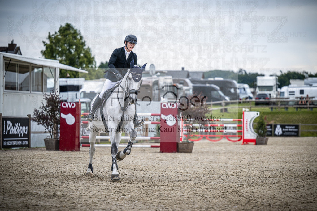 DOS_8549 | Entdecke hochwertige Reitturnierfotos von Foto Oger. Professionell, emotional und authentisch – jetzt Lieblingsmomente im Shop bestellen.Deutschlandweite Turnierfotografie. - Realisiert mit Pictrs.com