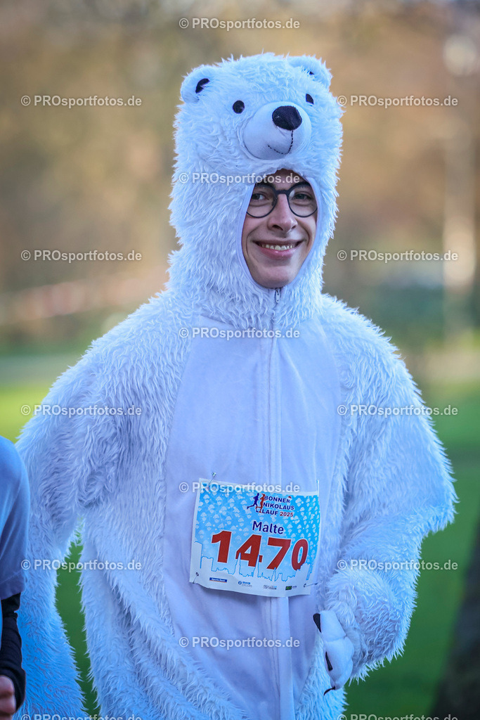 6. Bonner Nikolauslauf; Bonn, 14.12.2025 | Impressionen vom 6. Bonner Nikolauslauf am 14.12.2025 in Bonn (Nordrhein-Westfalen). 