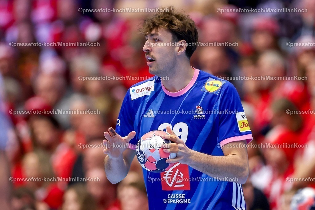 EHF24012601048 | 24.01.2026, Handball, Men's EHF EURO 2026, Frankreich - Portugal, Jyske Bank Boxen in Herning, Dänemark, Main Round:  Thibaud Briet (France #39)