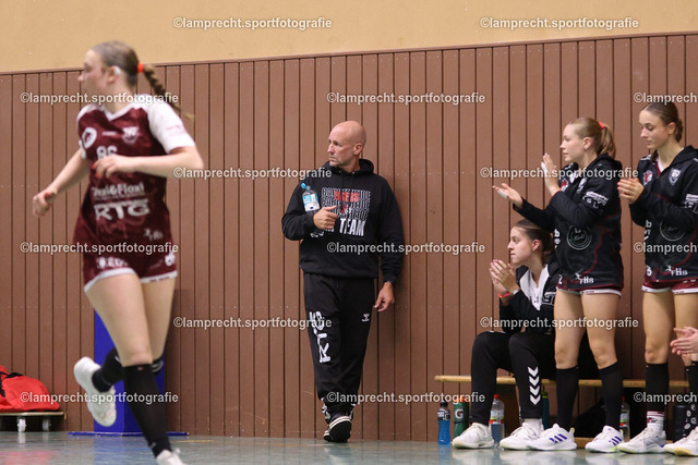Handball I Juniorinnen I Saison 2026-2027 I Oberliga Schleswig-Holstein I 3. Spieltag I HSG Kalkberg 06 - TSV Bargteheide 156 | Andreas Frank (Trainer, TSV Bargteheide) - Realisiert mit Pictrs.com