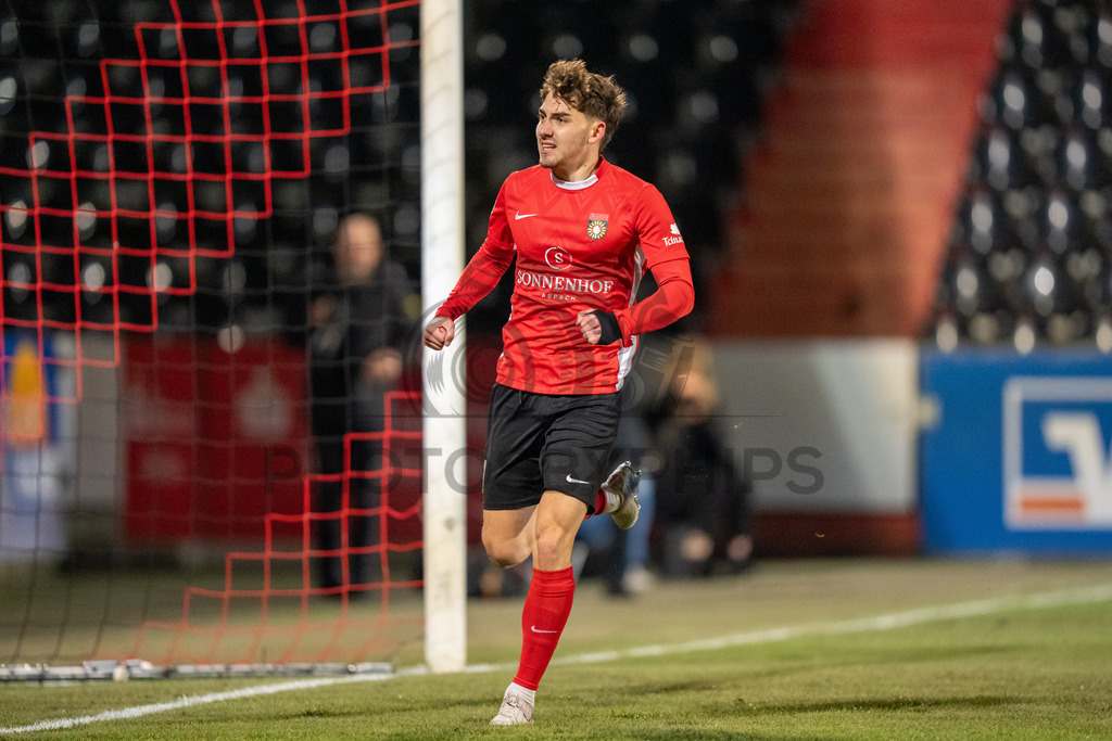 SG Sonnenhof Grossaspach vs. SSV Ulm 1846 Fussball, Fussball, WFV-Pokal, Viertelfinale, 01.04.2026 | Elias Rahn (SG Sonnenhof Grossaspach, #08) jubelt nach seinem Treffer zum 2:1,SG Sonnenhof Grossaspach vs. SSV Ulm 1846 Fussball, Fussball, WFV-Pokal, Viertelfinale, 01.04.2026