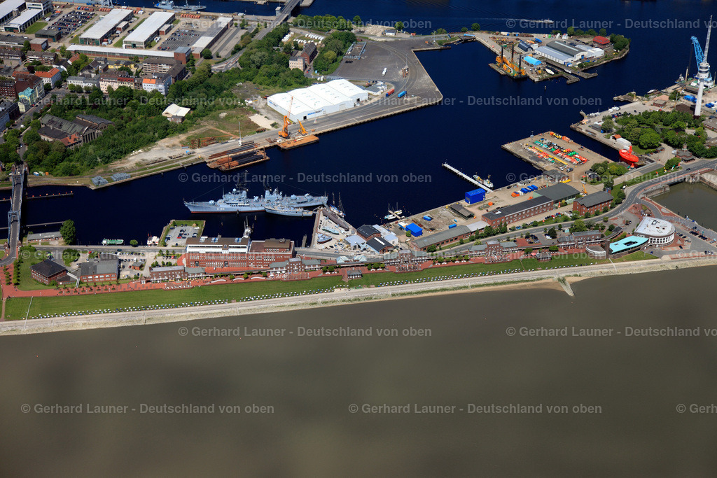 3090368 | Wilhelmshaven, Südstrand mit Uferpromenade und Deutschem Marinemuseum