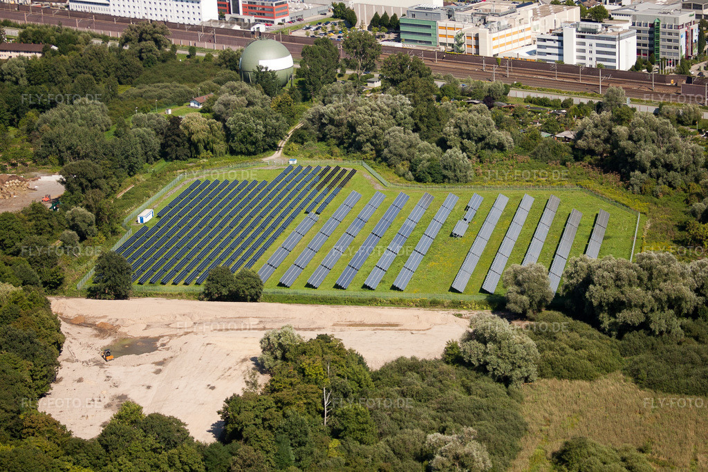 Luftbild: Oos, Photovoltaik im Ortsteil Oos in Baden-Baden im Bundesland Baden-Württemberg in Deutschland. Foto: IMG_31257.jpg vom 09.08.2010 durch Werner Riehm/FLY-FOTO.de