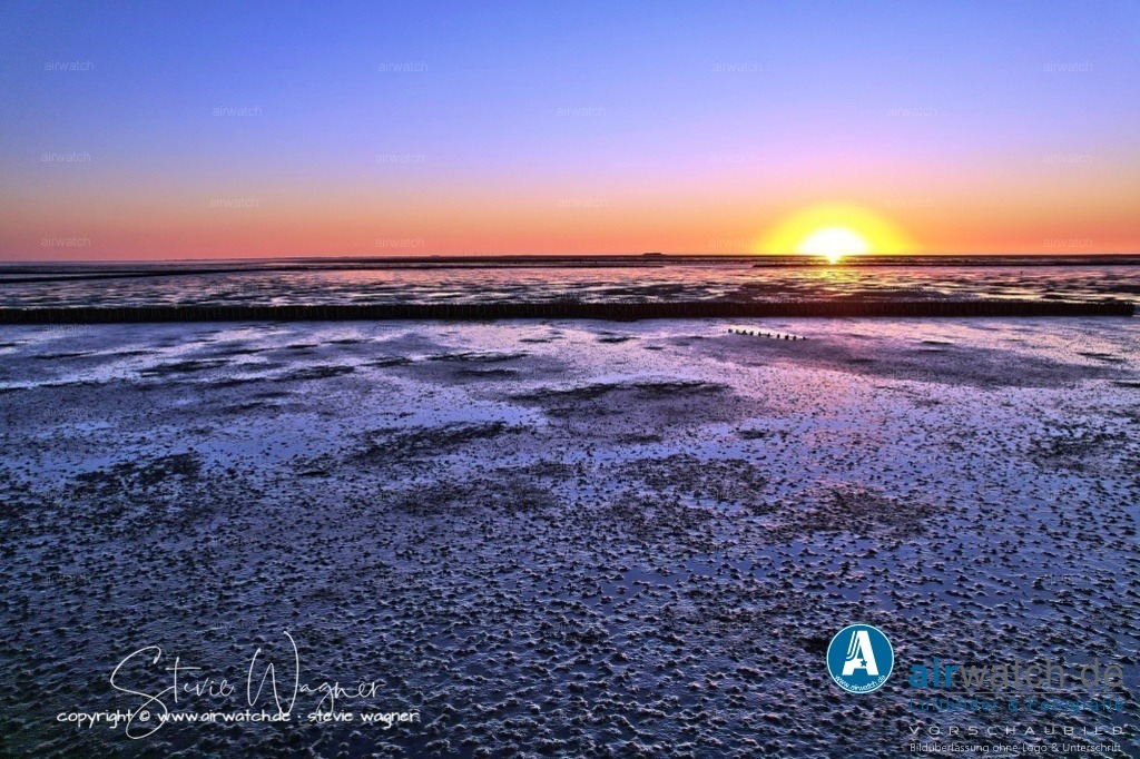 Nordsee, Nordfriesland, Beltringharderkoog, Luettmoorsee, Holmer Siel, Landgewinnung, Küstenschutz | Landgewinnung & Küstenschutz in Nordfriesland - Heute ist Nordstrand eine Halbinsel mit einer Fläche von etwa 45 km², die durch die Landgewinnung und die Küstenschutzmaßnahmen stabilisiert wurde. Die Region wird weiterhin durch die Nordsee und die Wattlandschaft geprägt und bietet eine einzigartige Kombination aus Natur, Geschichte und Kultur.