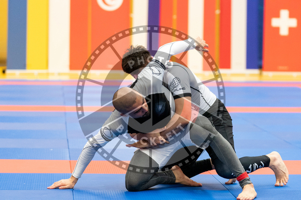 20231118PBB14046 | Fighters compete during the AJP Tour 600 Frankfurt Championship in Frankfurt/Main, Germany, on November 18, 2023.
