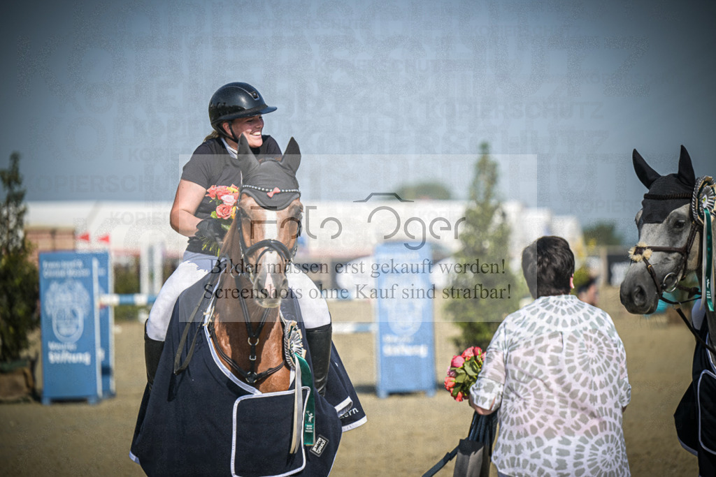 DOS_0045 | Entdecke hochwertige Reitturnierfotos von Foto Oger. Professionell, emotional und authentisch – jetzt Lieblingsmomente im Shop bestellen.Deutschlandweite Turnierfotografie. - Realisiert mit Pictrs.com