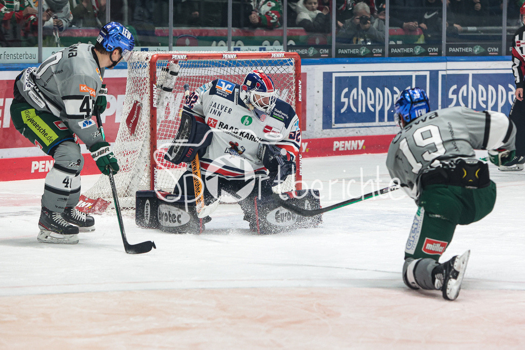 Augsburger Panther - Iserlohn Roosters | Andrew LeBlanc (AEV #19) schiesst in dieser Szene freistehend am Tor vorbei
