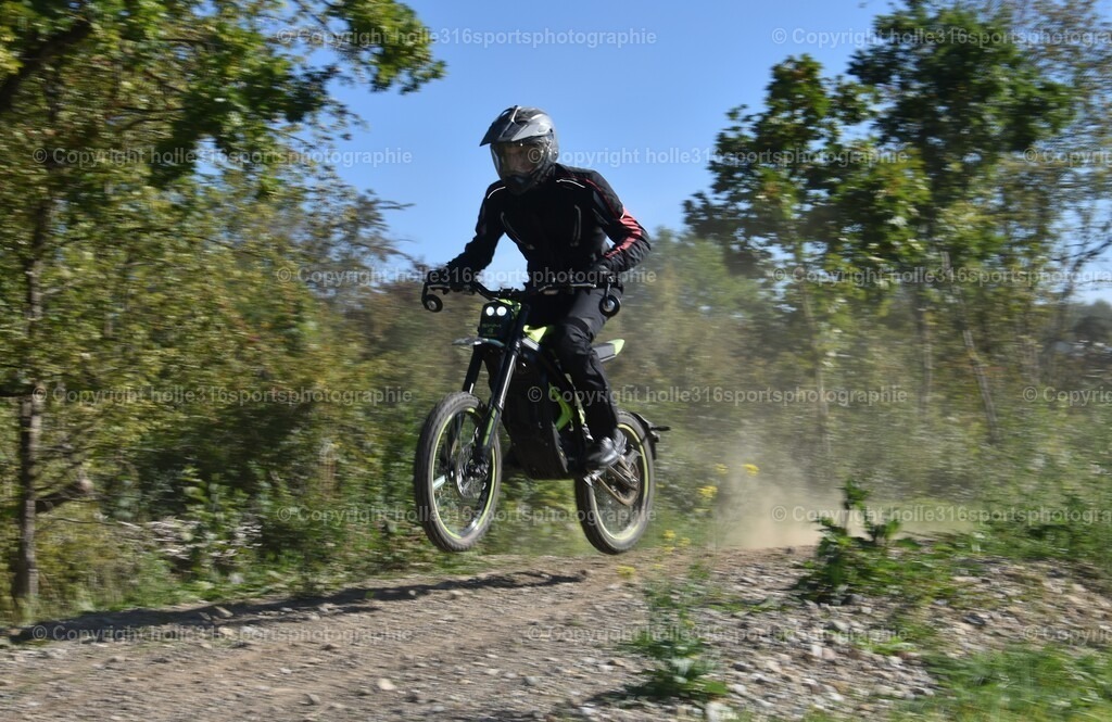 DSC_0071 | Sportfotografie , Motorsport, Motoross, Reitsport, Mointainbike, Enduro,
Landschaft , Outdoor, Eventfotografie, Landschaft, Bilder online bestellen - Realisiert mit Pictrs.com