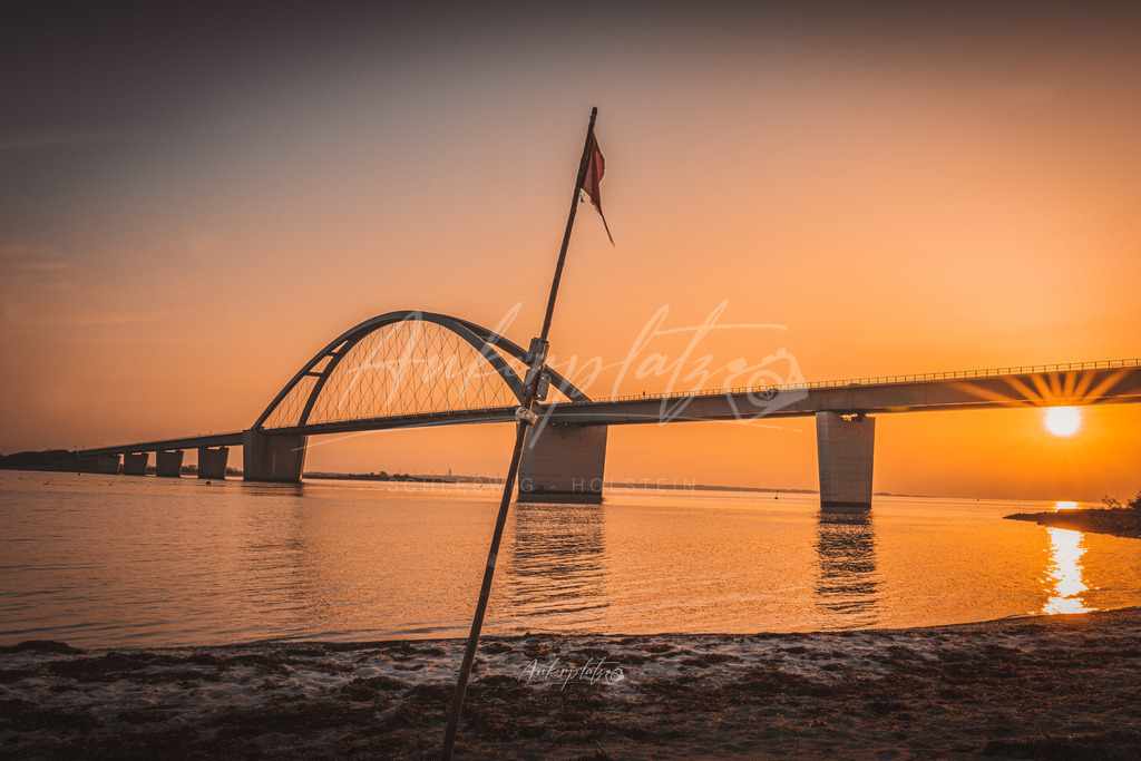 Flagge am Fehmarnsund | ankerplatz-schleswig-holstein - Realisiert mit Pictrs.com