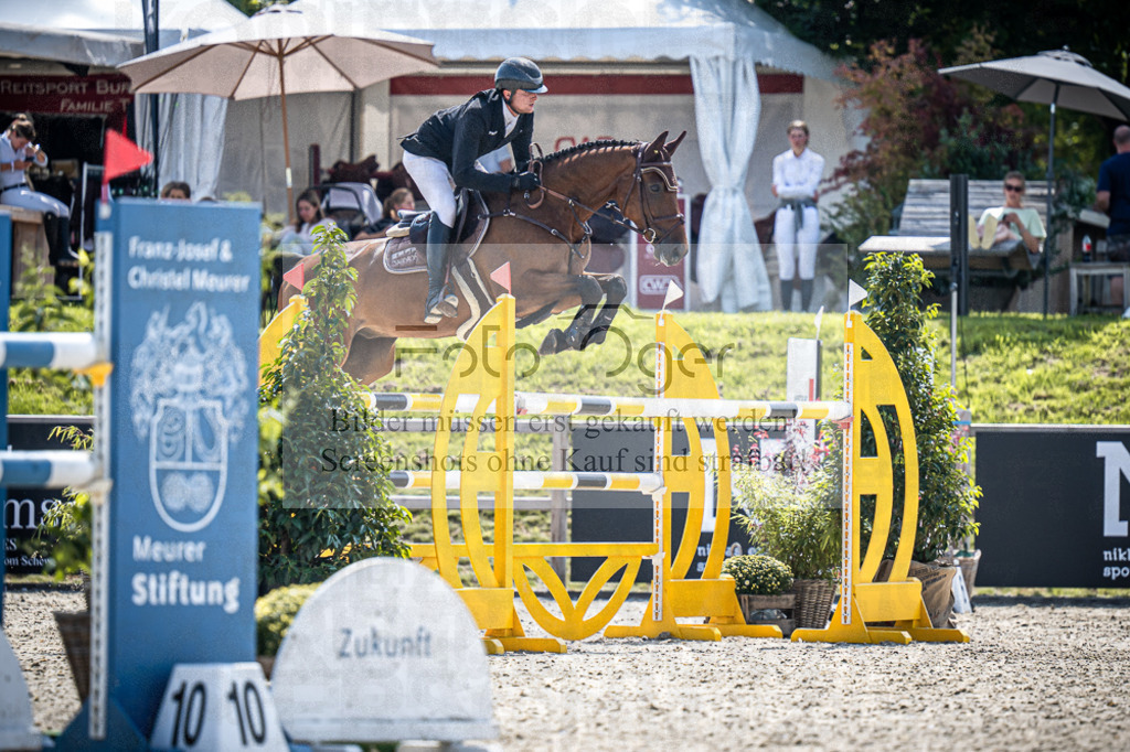 DOS_7549 | Entdecke hochwertige Reitturnierfotos von Foto Oger. Professionell, emotional und authentisch – jetzt Lieblingsmomente im Shop bestellen.Deutschlandweite Turnierfotografie. - Realisiert mit Pictrs.com