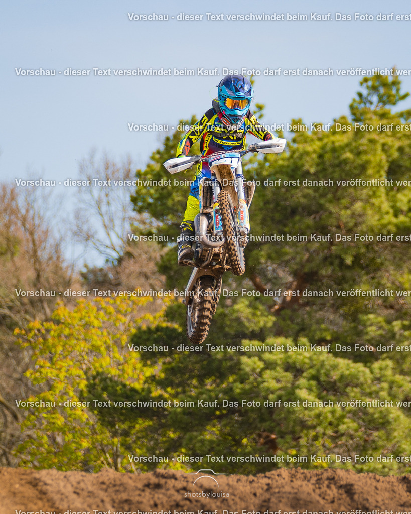 04_13_Bensdorf_85-1224 | Sportfotografin aus Berlin-Brandenburg mit Fokus auf Motocross. Ich halte deine sportliche Leistung und echte Emotionen auf und neben der Strecke professionell fest. Entdecke die Fotos von deinem Rennen und bestelle sie direkt hier im Shop.