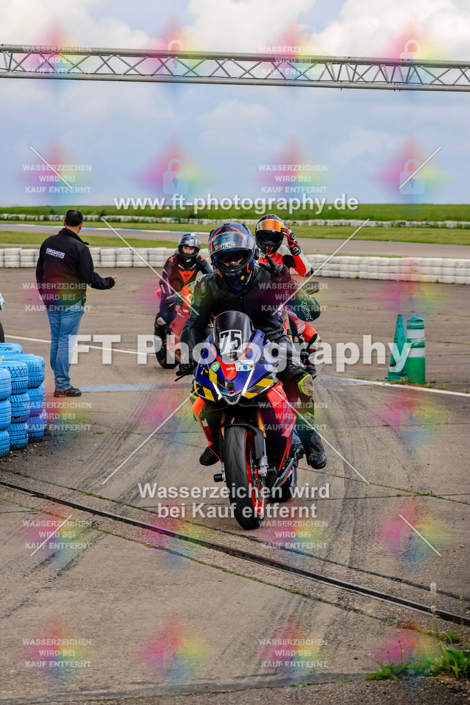 MotoTeam-9422 | Hier findet Ihr Bilder von Touristenfahrten auf der Nürburgring Nordschleife oder von anderen Veranstaltungen die ich besucht habe. Viel Spass beim Durch Schauen 