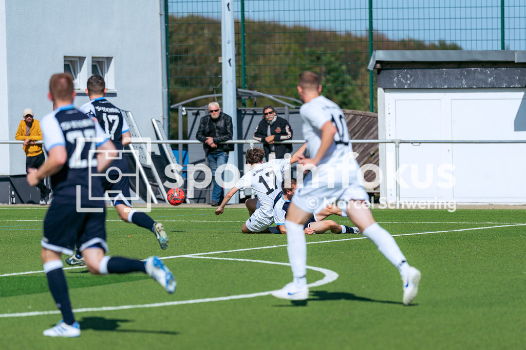 SV Jägerhaus-Linde – TSV Beyenburg | Sean Luca Schmidtke (17, SV Jägerhaus-Linde) im Zweikampf. Kreisliga A: SV Jägerhaus-Linde gegen TSV Beyenburg, Wuppertal, 27.09.2026. Endstand: 1:2 (0:1). sportimfokus / Marcel Schwering - Realisiert mit Pictrs.com