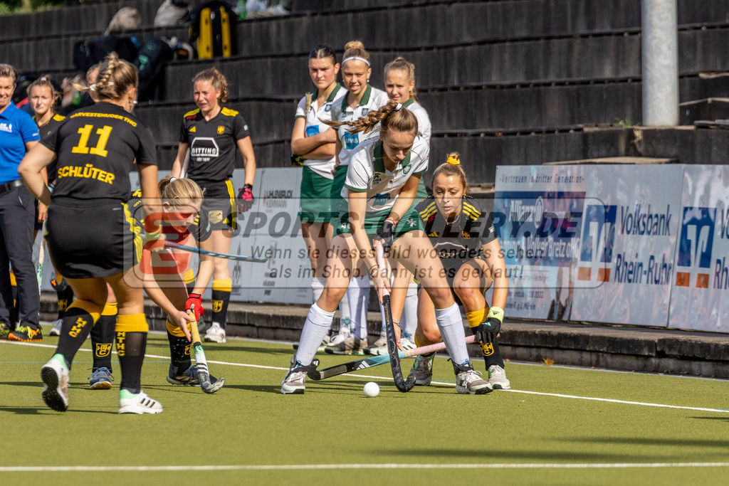 MJ_01.10.2023_F_UHTC-HTHC-17 | Maike Scheuer (Uhlenhorst Mülheim #48), Uhlenhorst Mülheim - Harvestehuder THC am 1.10.2023 im Waldstadion, Mülheim a. d. Ruhr