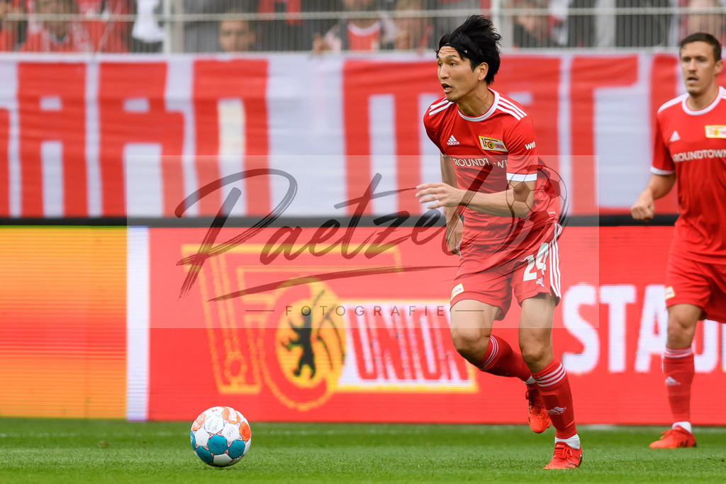FCUBMG20210829_108 | Fussball, Herren: Genki Haraguchi (1.FC Union Berlin) in Aktion, am Ball, Einzelaktion beim Spiel der 1. Bundesliga zwischen 1. FC Union Berlin und Borussia Moenchengladbach im Stadion An der Alten Foersterei am 29.08.2021 in Berlin, Deutschland. - Realisiert mit Pictrs.com