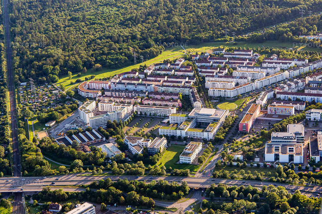 Luftbild: Ortsansicht von Norden im Ortsteil Oberreut in Karlsruhe im Bundesland Baden-Württemberg in Deutschland. Foto: IMG_142305.jpg vom 07.07.2024 durch Werner Riehm/FLY-FOTO.de