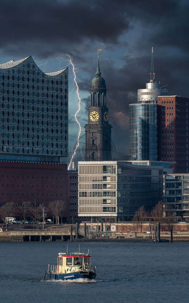 Blitz Elphi Michel Hamburg | Exklusive Hamburg collagen, tolle Segelbilder und viele weitere tolle Motive auf Leinwand, Poster, Alu-Dibond, u.v.m. findet Ihr bei uns auf hamburgbild.de. Findet Euer Wandbild für Euer Zuhause, Büro oder die  Praxis…. - Realisiert mit Pictrs.com