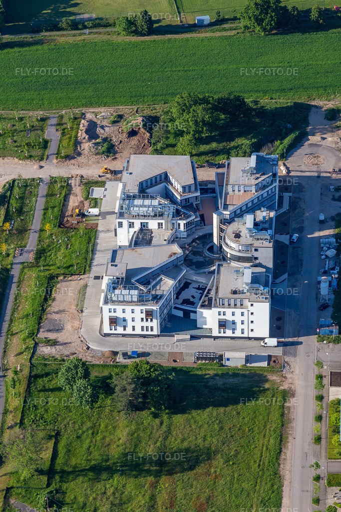 Luftbild: Baustelle zum Neubau eines Forschungs- Gebäudes und Bürokomplex an der Wilhelm-Schickard-Straße im Technologiepark Karlsruhe. im Ortsteil Rintheim in Karlsruhe im Bundesland Baden-Württemberg in Deutschland. Foto: IMG_126823.jpg vom 28.05.2021 durch Werner Riehm/FLY-FOTO.de