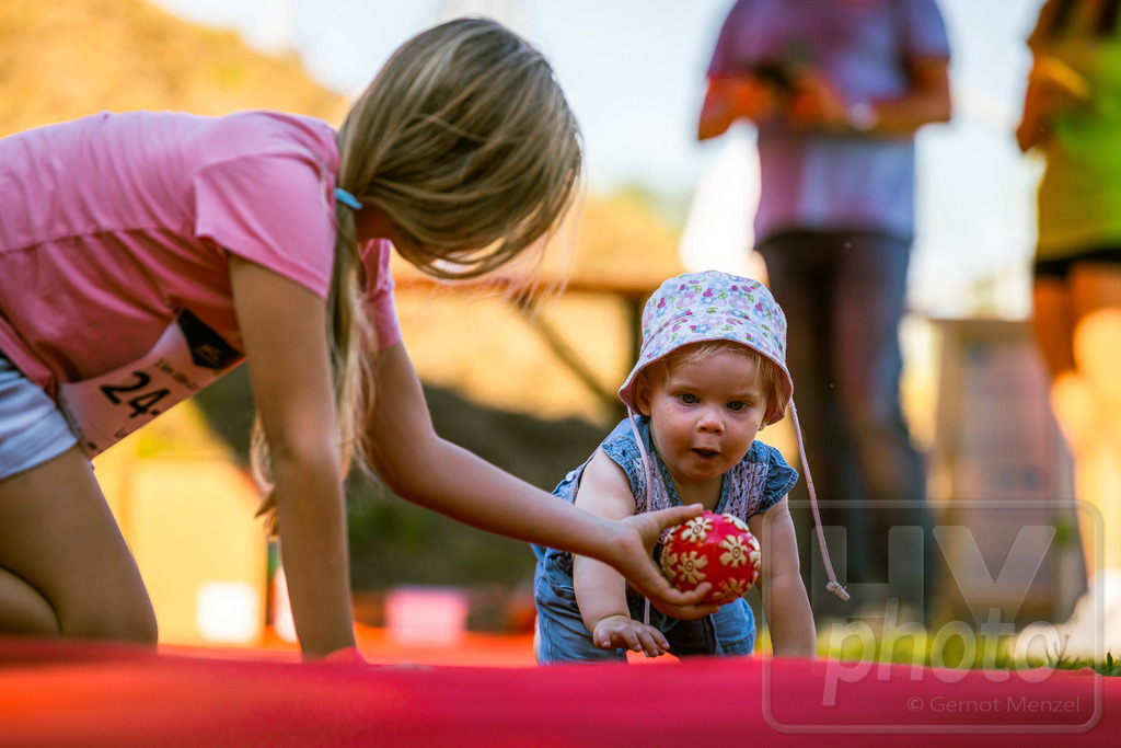 16. Hoywoj-CityLauf im Sportforum Hoyerswerda - 16.09.2023 | 10m VdK-Windel-Flitzer - Realisiert mit Pictrs.com