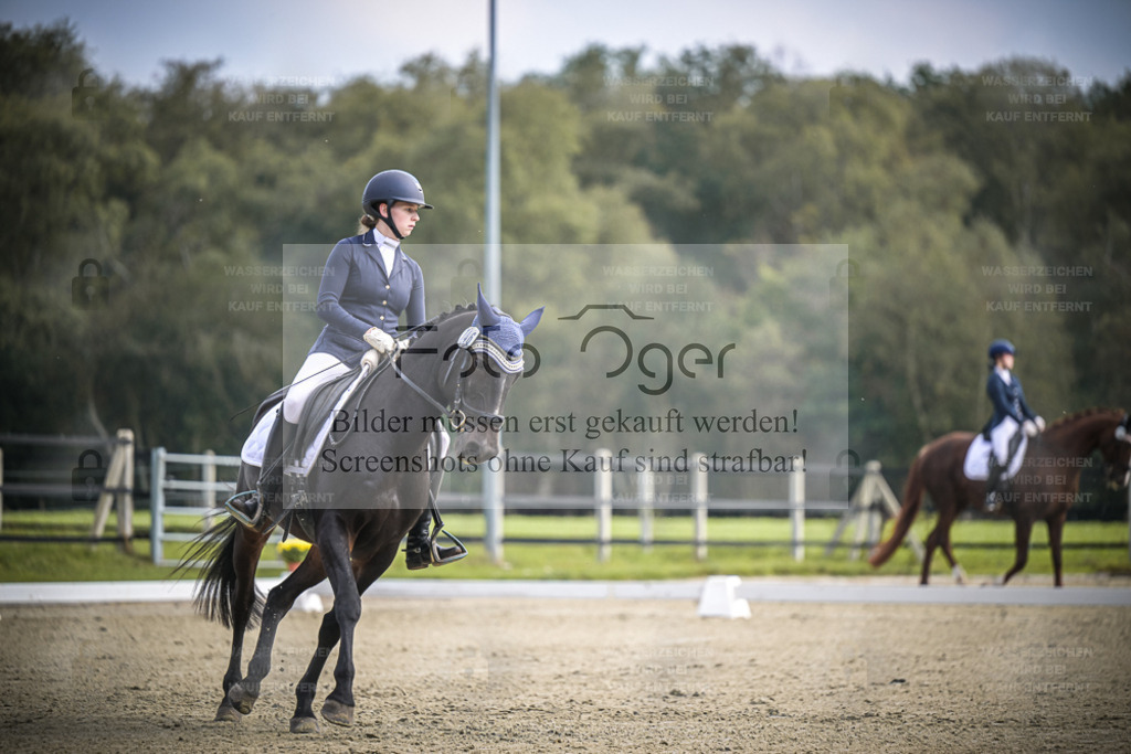 DOS_B607 | Entdecke hochwertige Reitturnierfotos von Foto Oger. Professionell, emotional und authentisch – jetzt Lieblingsmomente im Shop bestellen. - Realisiert mit Pictrs.com