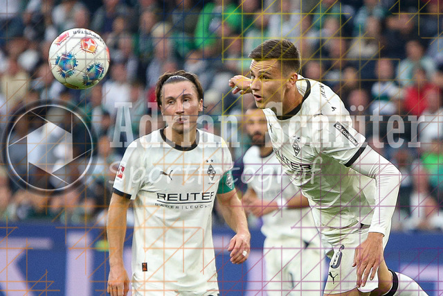 Borussia Mönchengladbach vs SV Werder Bremen - Bundesliga  | Mönchengladbach, Deutschland, 14.09.25:   Luca Netz (Borussia Mönchengladbach) in Aktion am Ball, Einzelaktion waehrend des Spiels der Bundesliga zwischen Borussia Mönchengladbach vs SV Werder Bremen im Stadion im Borussia Park(Foto von Brauer-Fotoagentur / Adrian Schlueter)