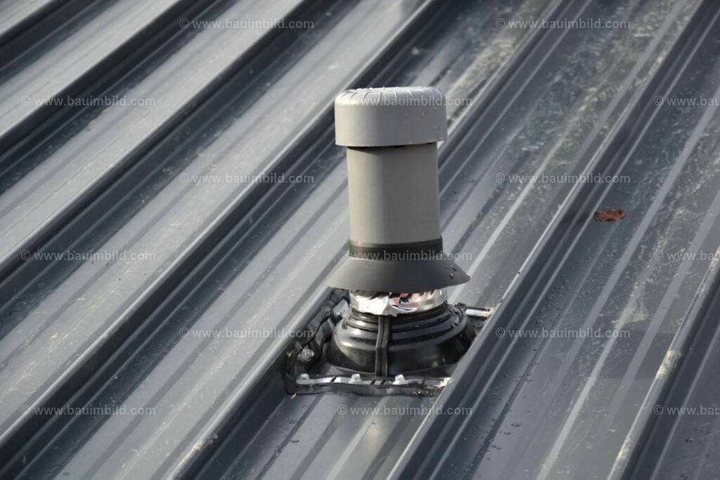 bib-lg11-spenglerarbeiten-0141 | Nach LV-Leistungsgruppen sortierte Detailfotos über den Bau eines Hauses. Alle Hausbau-Bilder direkt vom Urheber und Autor der Website Haus-Selber-Bauen.com