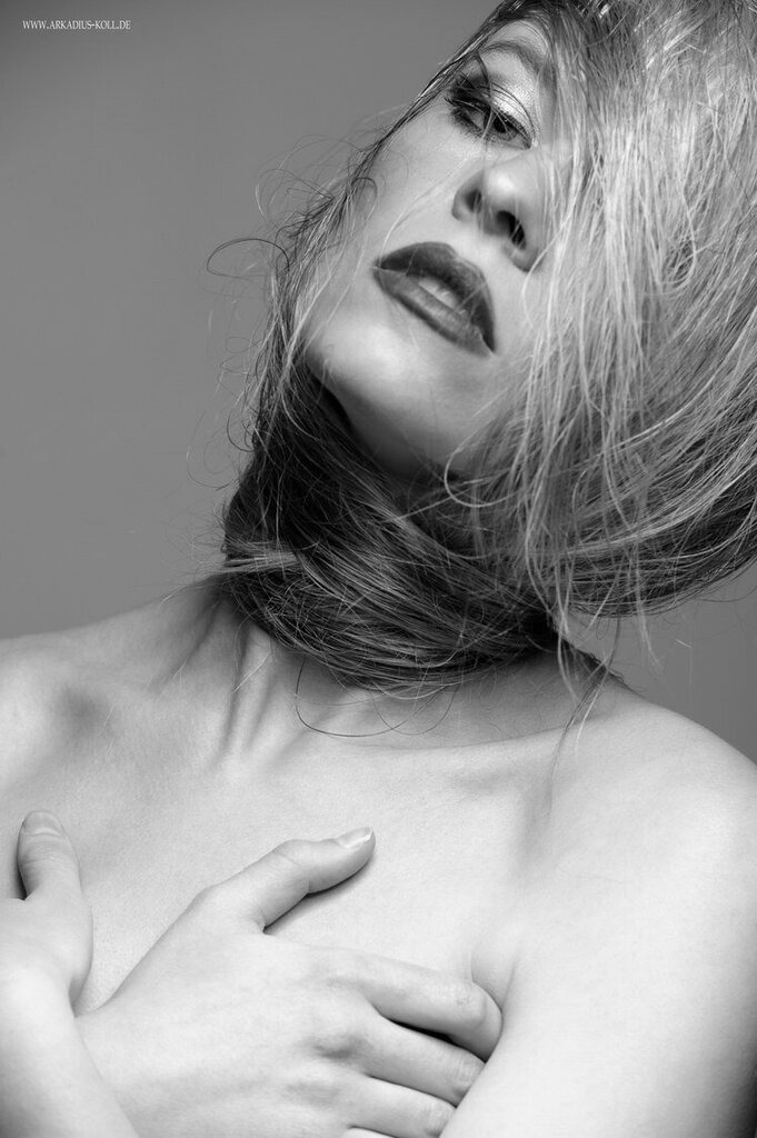 Arkadius_Fashion_149 | Mein Name ist Arkadius. Ich fotografiere Ihre Hochzeit in Frankfurt und im Umkreis von 200 km. Als Fotograf bin ich noch bekannt im Bereich Business- und Modefotografie.