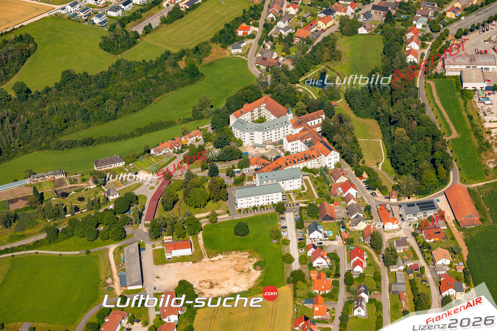 Das Luftbild zeigt :  Lauterhofen - Die Luftaufnahme wurde 2024 vom UL-Flugzeug aus erstellt ( keine Drohne ) - Hochauflösende Luftaufnahme - Für grossformatige Ausdrucke geeignet. Die Geschenkidee !Mit Lizenz und Bildrechte bestellbar