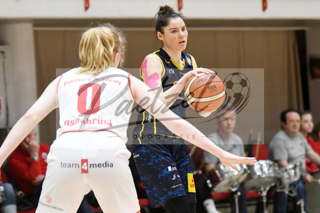 20200209_PAOEBS_0052 | Basketball, Frauen: Shannon Hatch (Eintracht Braunschweig) in Aktion, am Ball, Einzelaktion waehrend des Spiels der 2. DBBL zwischen Panthers Academy Osnabrueck und Eintracht Braunschweig im datos – home of the panthers am 09.02.2020 in Osnabrueck, Deutschland. - Realisiert mit Pictrs.com