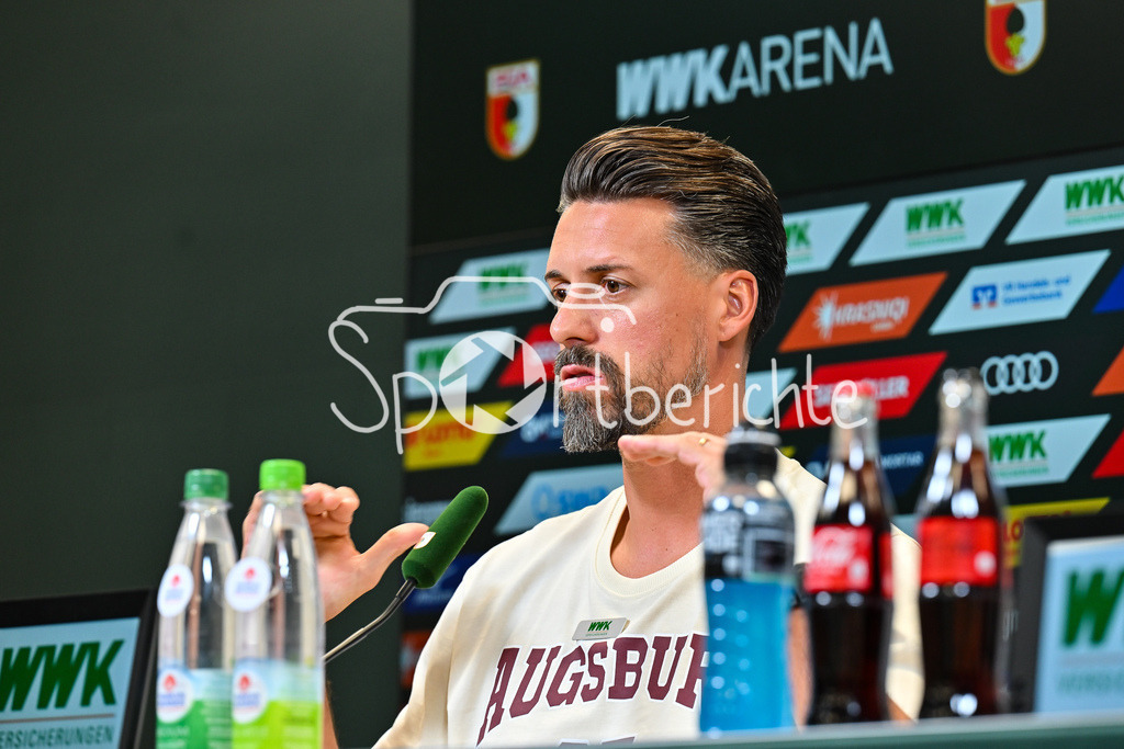 Pressekonferenz FC Augsburg | im Bild Sandro WAGNER bei der Pressekonferenz vor dem Pokalspiel in Halle / Einzelfoto / Freisteller